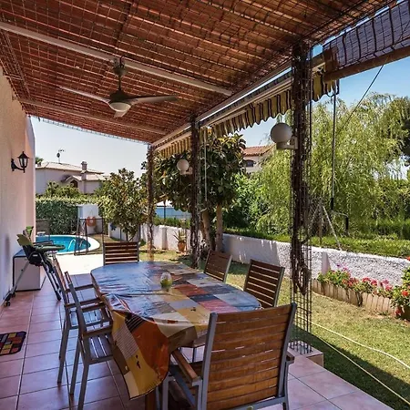 100 M From The Villa Roda de Bera