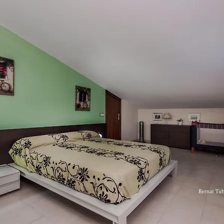 Villa 100 M From The Roda de Bera