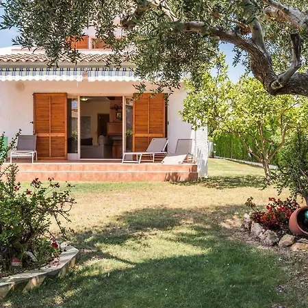 100 M From The 빌라